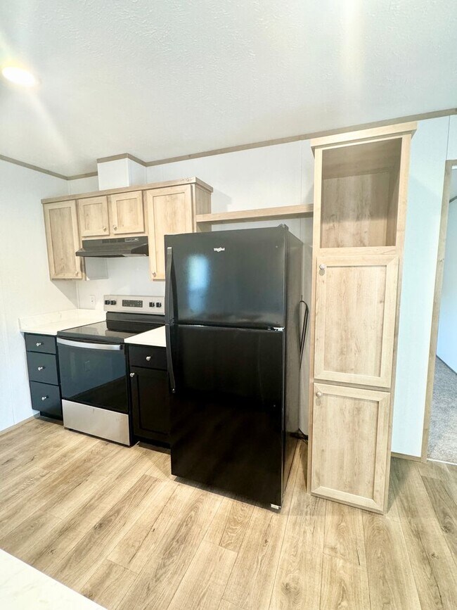 Building Photo - Move in Ready! 3 bedrooms/ 2 Baths! Beautiful space!
