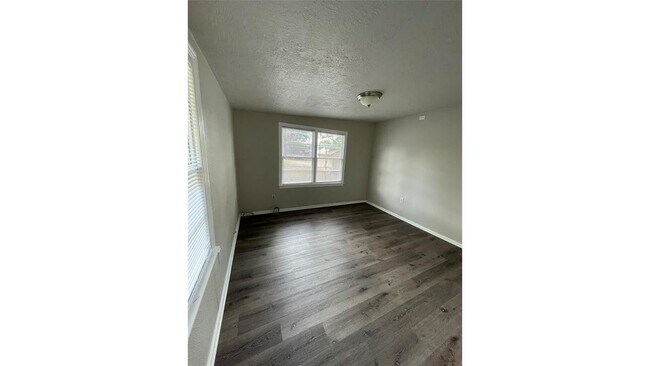 Building Photo - 606 Marshall St