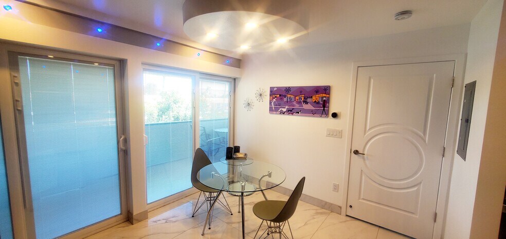 Building Photo - 467 S Calle El Segundo