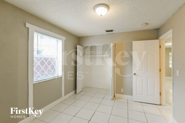 Building Photo - 1389 SW 24th Ave