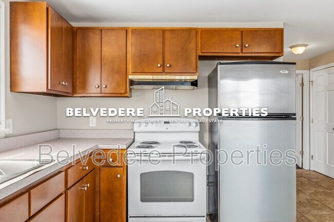 Building Photo - 611 W Green Dr