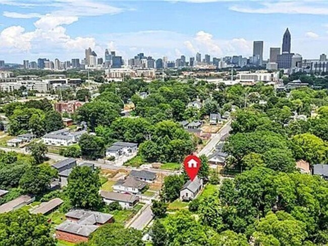 Building Photo - Stylish 4bd/2ba Renovated Rental with Fenced Yard in Growing Westside Neighborhood