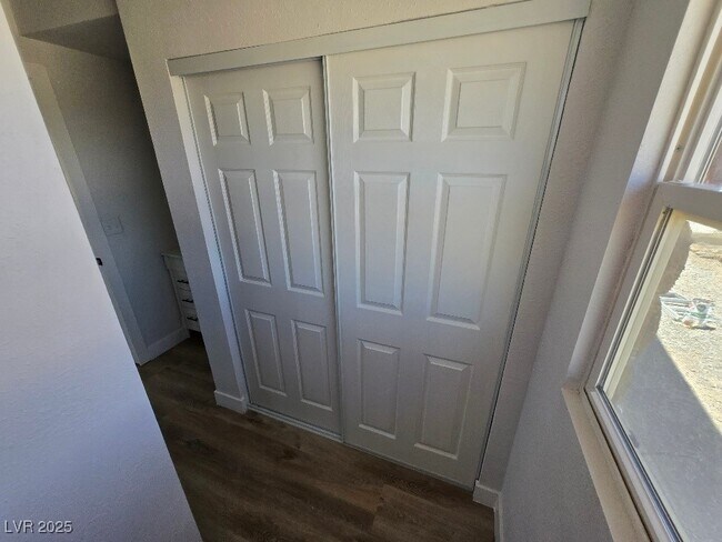 Building Photo - 270 W Patricia Ave