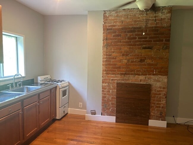 Building Photo - 721 Chislett St