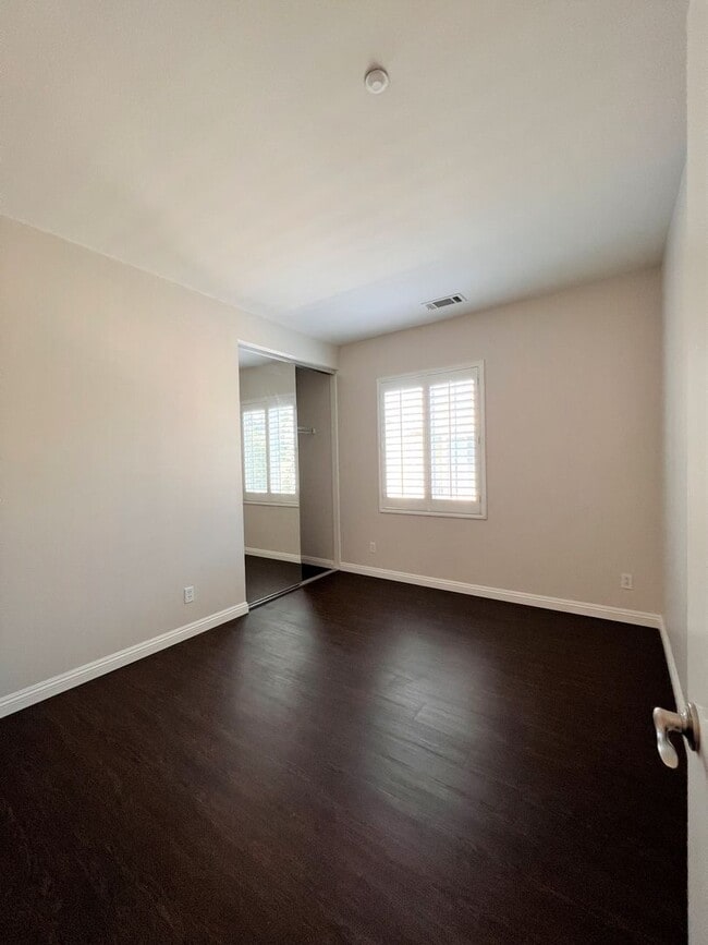 Building Photo - Beautiful 2 Bedrooms, 2 Baths Condominium with Attached Garage in Rancho Cucamonga.