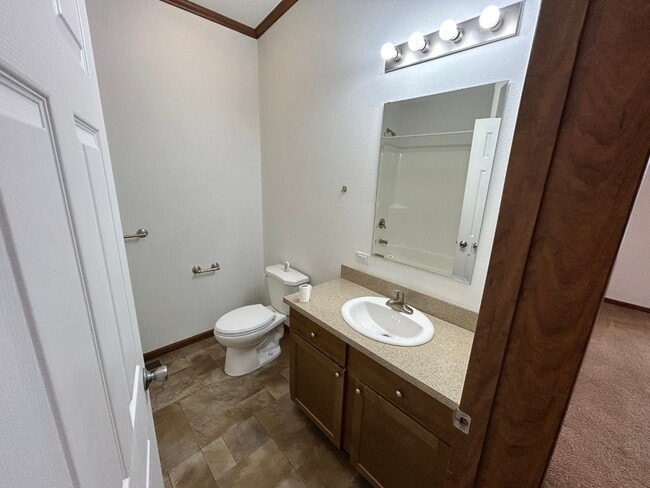 Building Photo - 220 Riverwood Dr