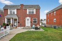 Building Photo - 3 Bedroom, 1 Bath Smart Fully Furnished To...