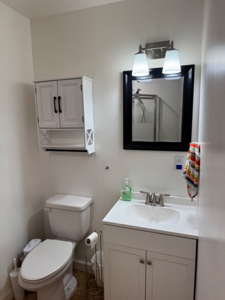 Building Photo - 2091 Fallbrook Ct