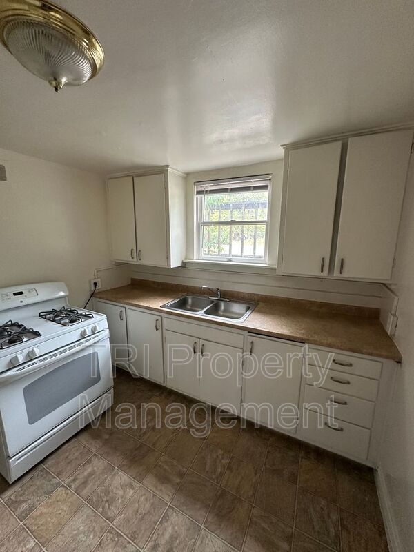 Building Photo - 1532 14th Ave