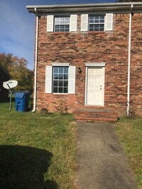 Building Photo - 820 Southwood Dr