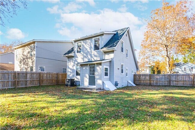 Building Photo - 229 Woodview Ave