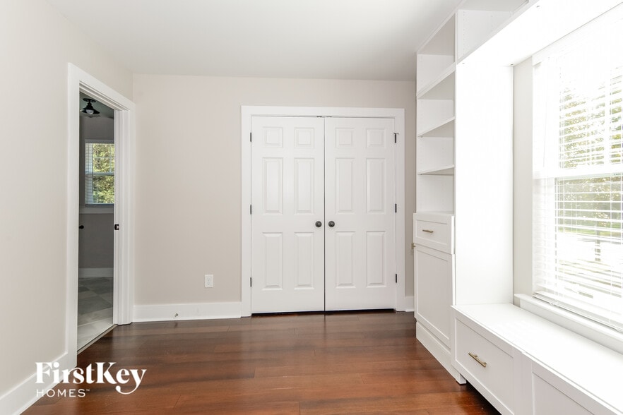 Building Photo - 1717 Dallas Ave