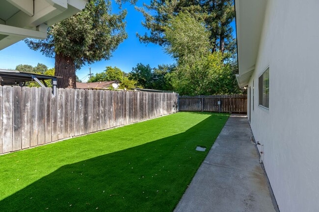 Building Photo - 4 bed/ 3 bath Single-Family Home in North Napa