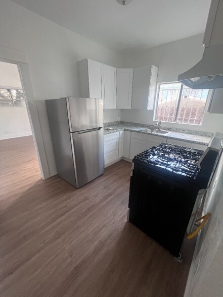 Building Photo - 322 W 52nd St