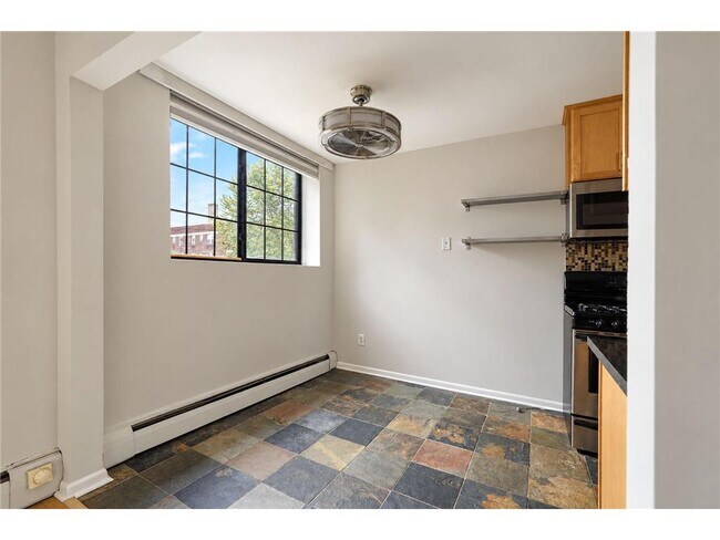 Building Photo - 3215 Pillsbury Ave