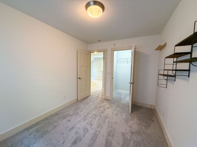 Building Photo - 3Bd/2.5Ba Seattle Townhouse