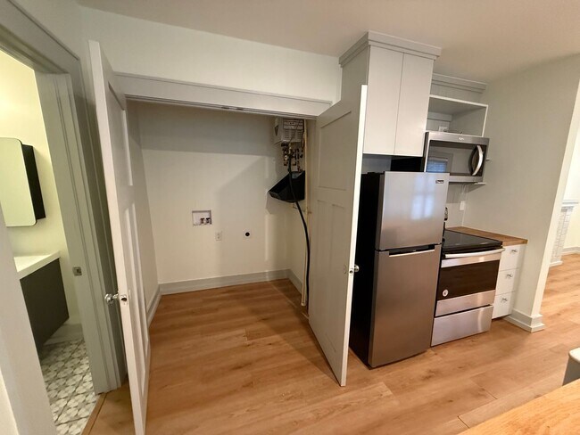 Building Photo - Updated 1 Bedroom for Rent!