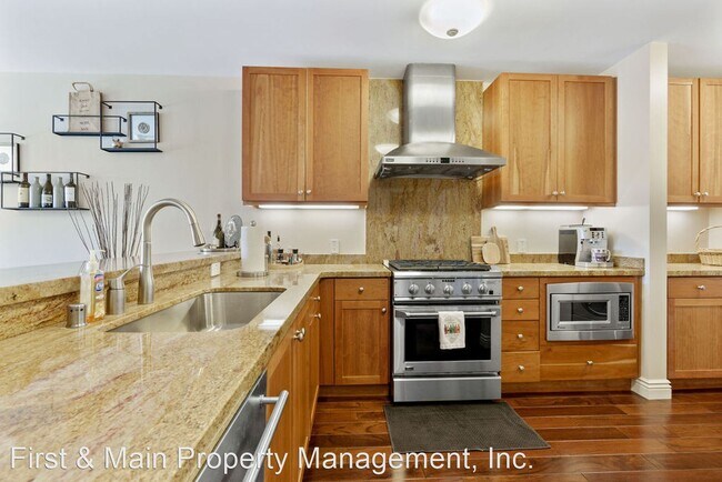 Building Photo - 1 br, 1 bath House - 588 Main Street, Unit...