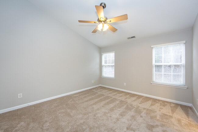 Building Photo - Great 3BD/2.5BA Home in Desirable Highland Creek!