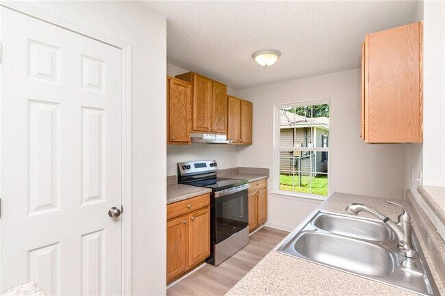Building Photo - 9932 Magnolia Crest Ct