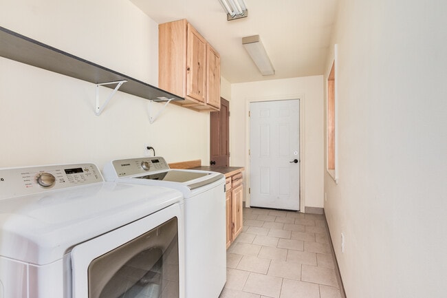 Building Photo - Solid 2 Bedroom 2 Bath House With Convenient Location to Eielson AFB