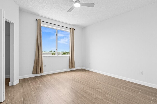 Building Photo - 1000 Scotia Dr