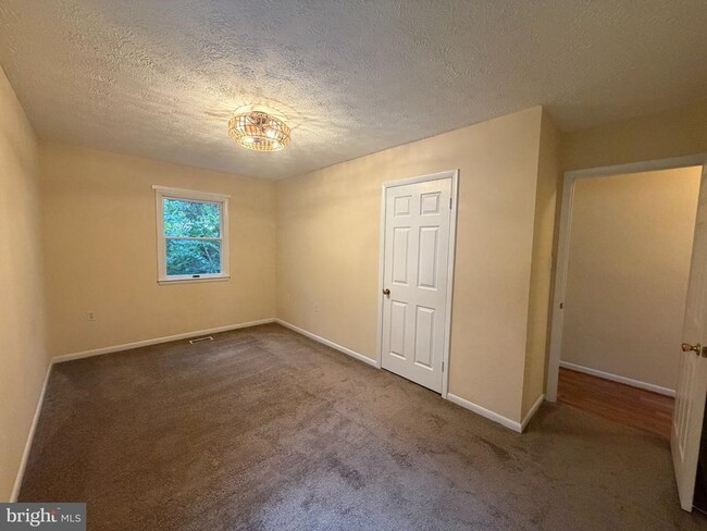 Building Photo - 23 Montague Cir