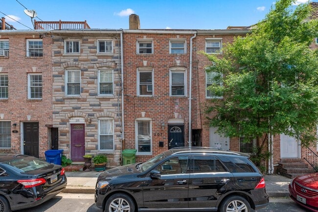 Building Photo - 207 S Regester St
