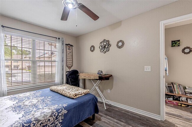 Building Photo - 110 Sendero Dr