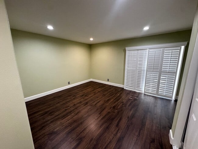 Building Photo - Stunning Mission Viejo home with a View