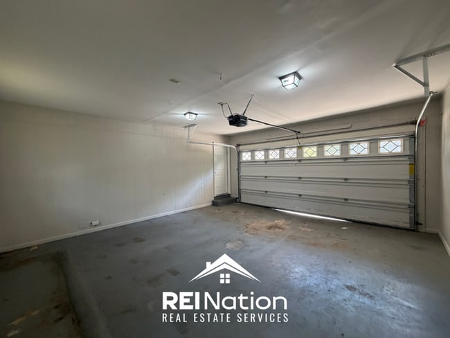 Building Photo - MASSIVE BESSEMER RENTAL! 4BR/2.5BA | High Ceilings & Brick Fireplace | 2-Car Garage!