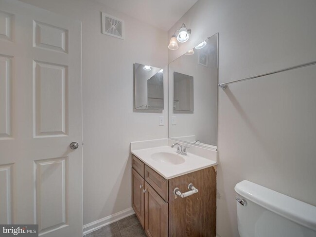 Building Photo - 45818 Winding Branch Terrace