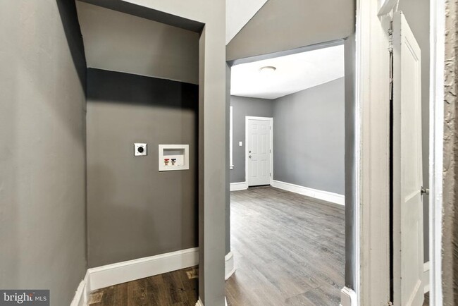 Building Photo - 1618 S 56th St
