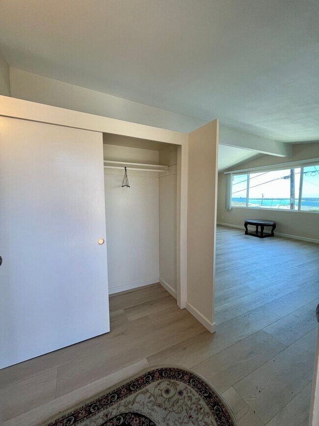 Building Photo - 4 Bedroom 2.5 Bathroom Home, Newly renovat...