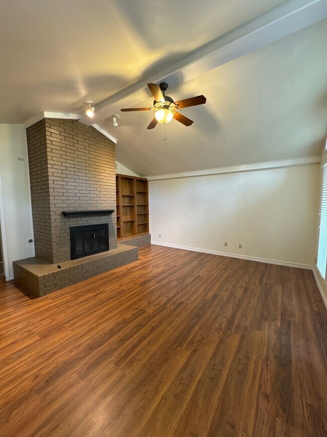 Building Photo - 9515 Kingswalk St