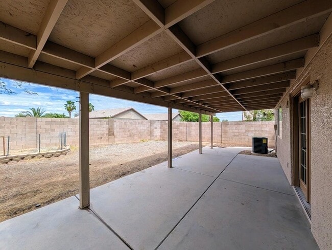 Building Photo - 15746 W Elm St