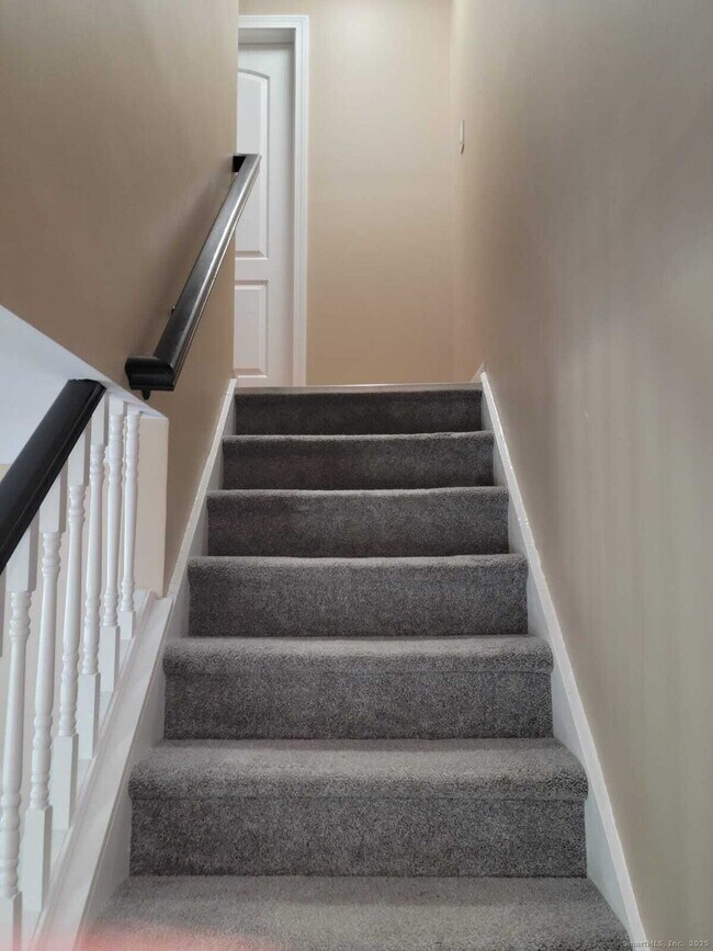 Building Photo - 62 High Ridge Dr