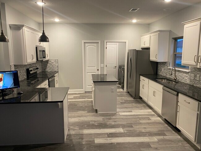 Building Photo - New Construction Rental 2 bdr, 2 bath in g...