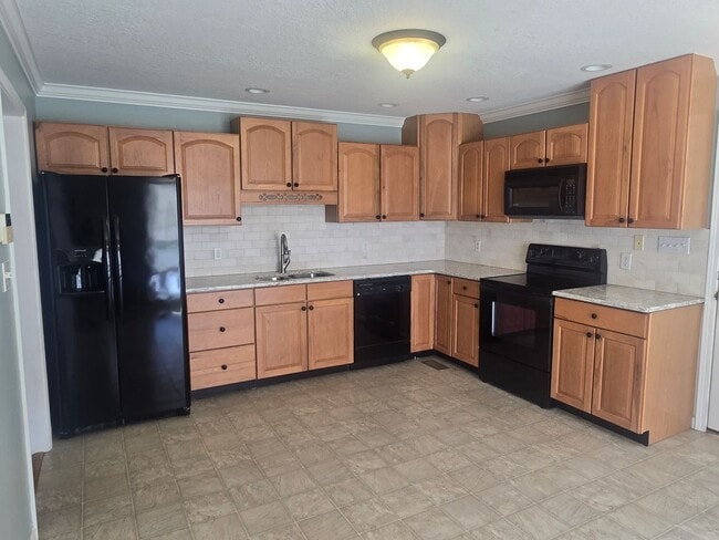 Building Photo - Conveniently located 3br/2ba house in Maryville