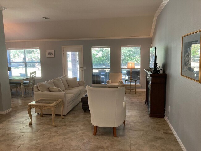 Building Photo - 2 Bedroom - 2 Bath in Robson Ranch