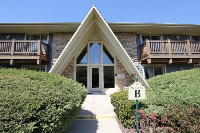 Primary Photo - 300 Opatrny Dr