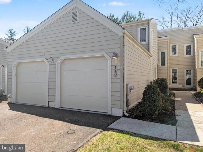 Building Photo - 140 Westbury Ct