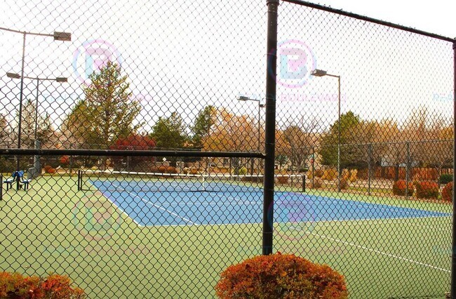 Building Photo - 3059 Creekwood Dr