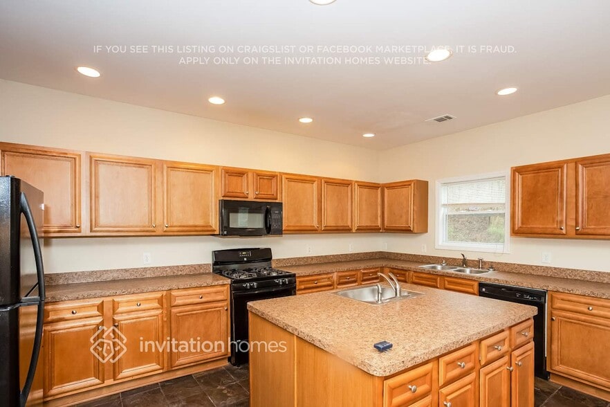 Building Photo - 2420 Brighton Ct