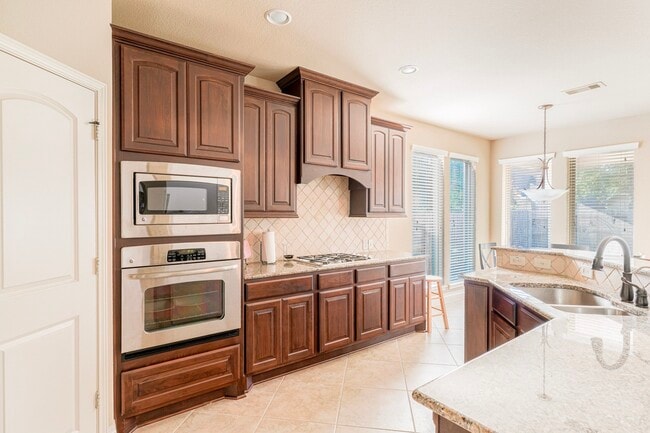 Building Photo - 28707 Hemlock Red Ct