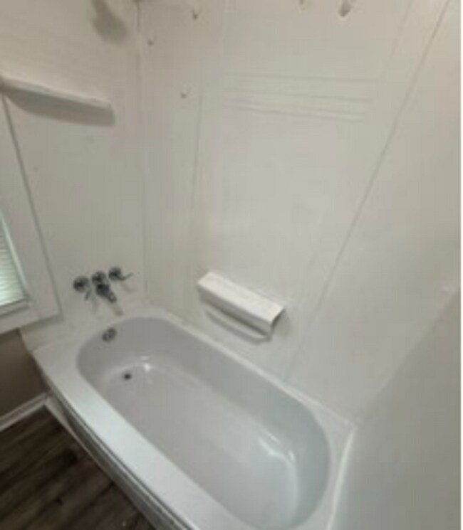 Building Photo - 218 Irving Ave