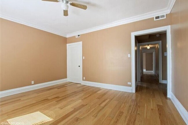 Building Photo - 1142 W 77th St