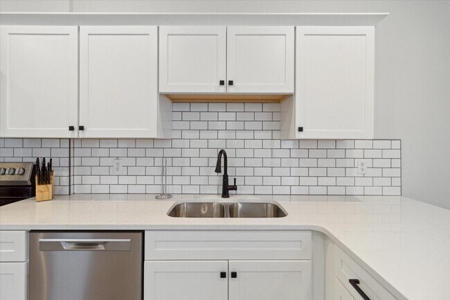 Building Photo - 1164 Terrace St