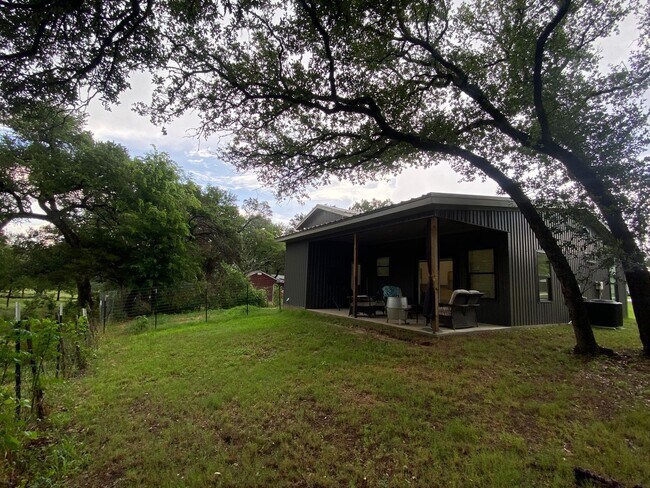 Building Photo - 2 BEDROOM NEAR LAKE BELTON