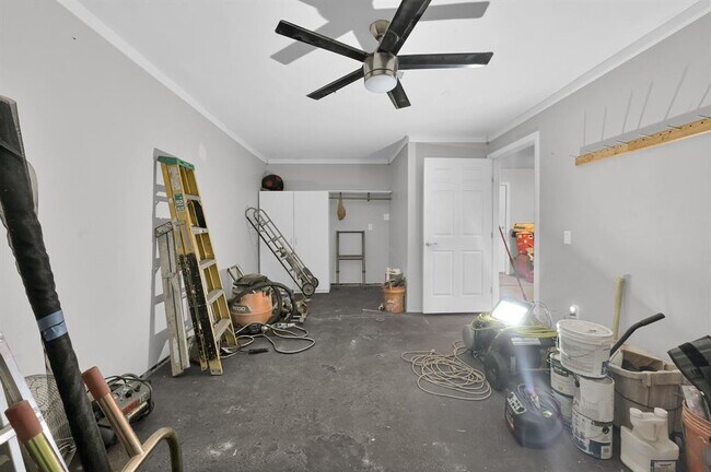 Building Photo - 5928 Sinclair Dr